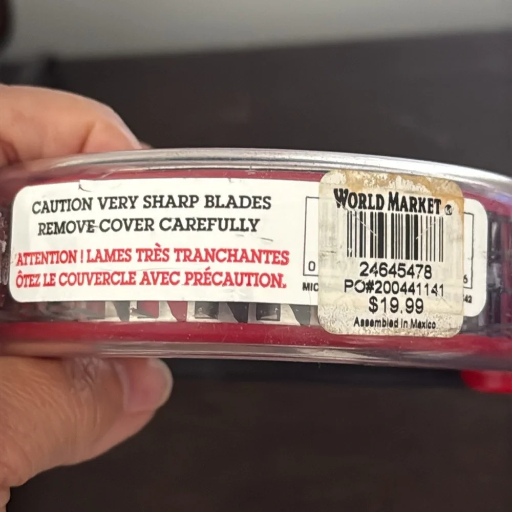 New World Market Round Circular Meat Tenderizer Rolling Blade NWT
